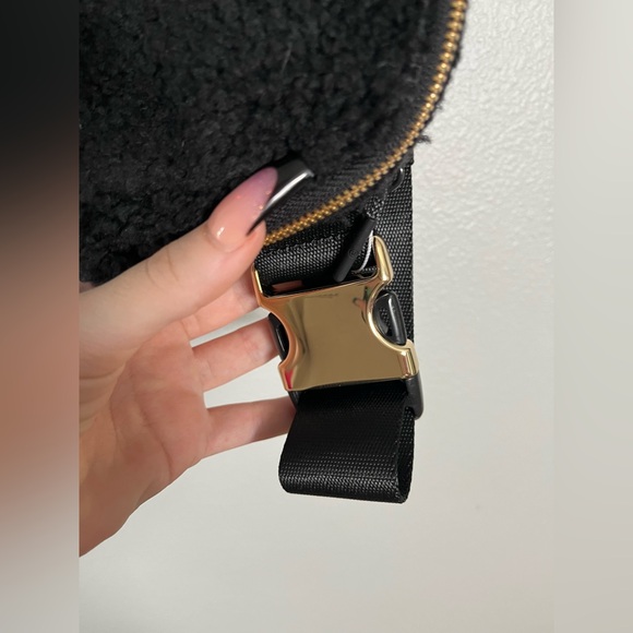 lululemon Everywhere Belt Bag - Fleece - Picture 6 of 6